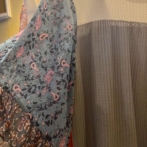 NWOT 2 top bundle XL - Picture 2 of 6